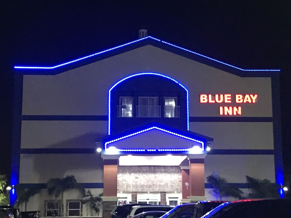 Blue Bay Inn & Suites - photo 2