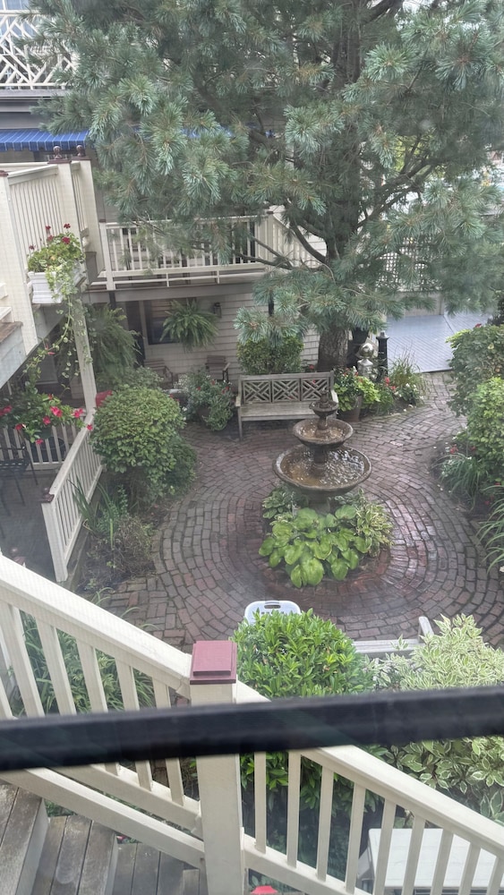 Crowne Pointe Historic Inn & Spa Adults Only - photo 38