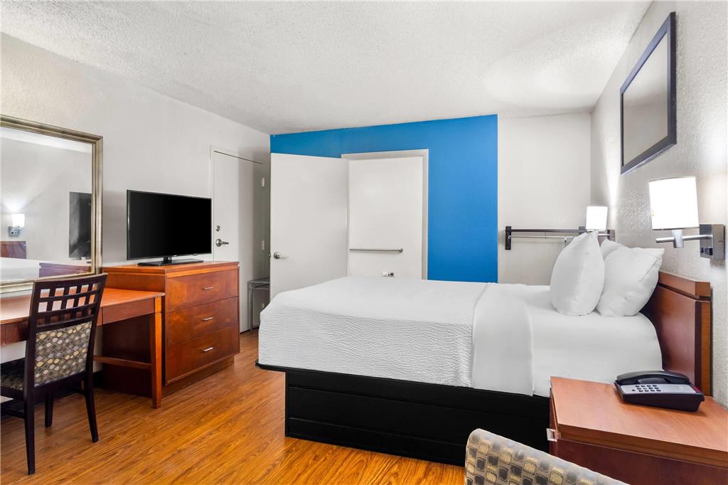 Travelodge Suites by Wyndham MacClenny - photo 19