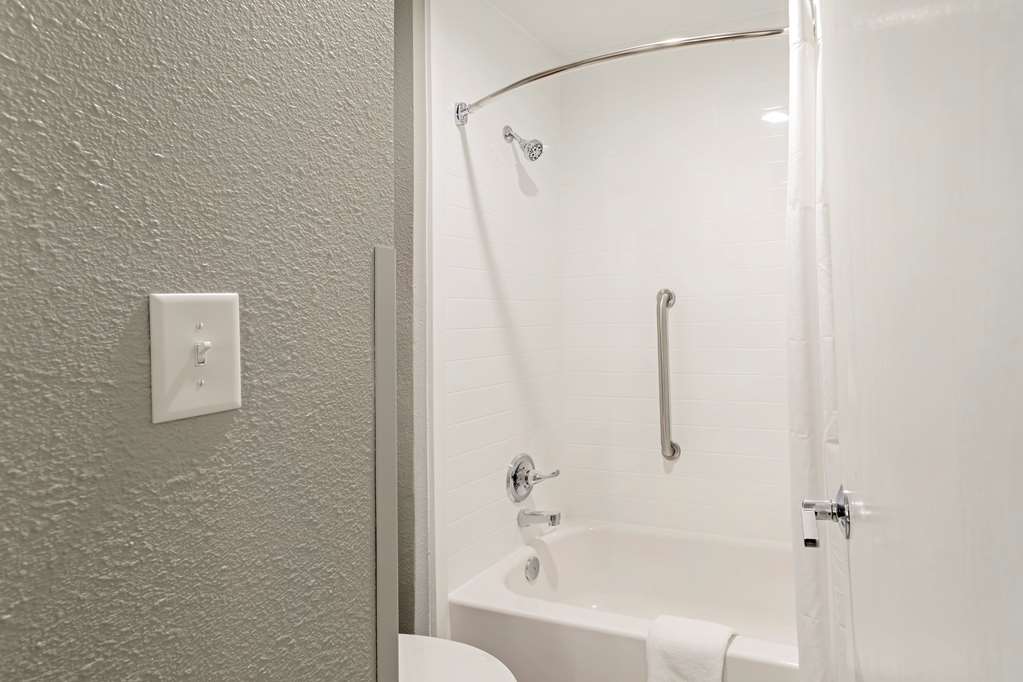 Best Western Plus Magnolia Inn Suites - photo 36