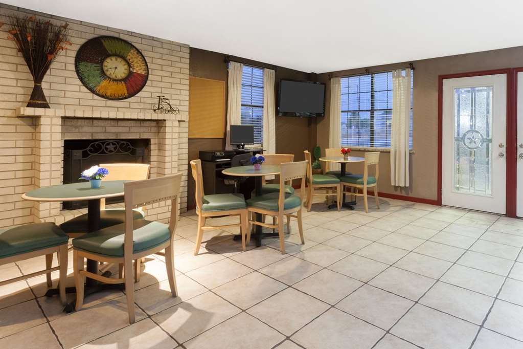 Super 8 by Wyndham Fredericksburg - photo 4