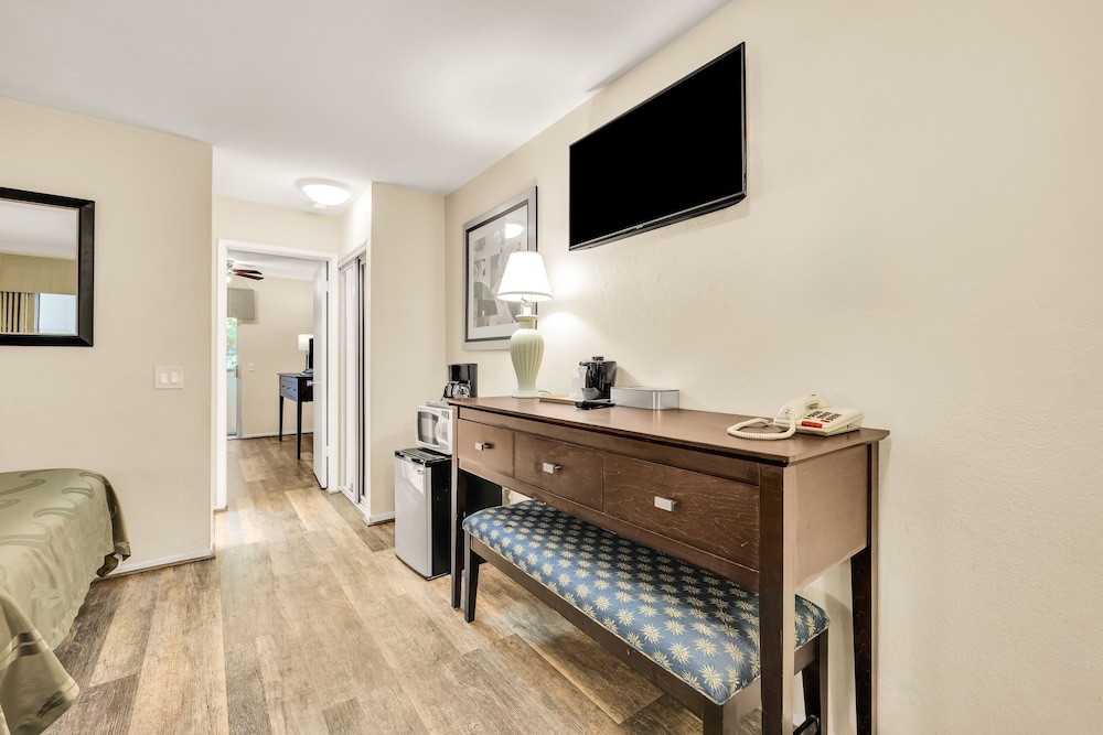 Scottish Fairway Inn - photo 7