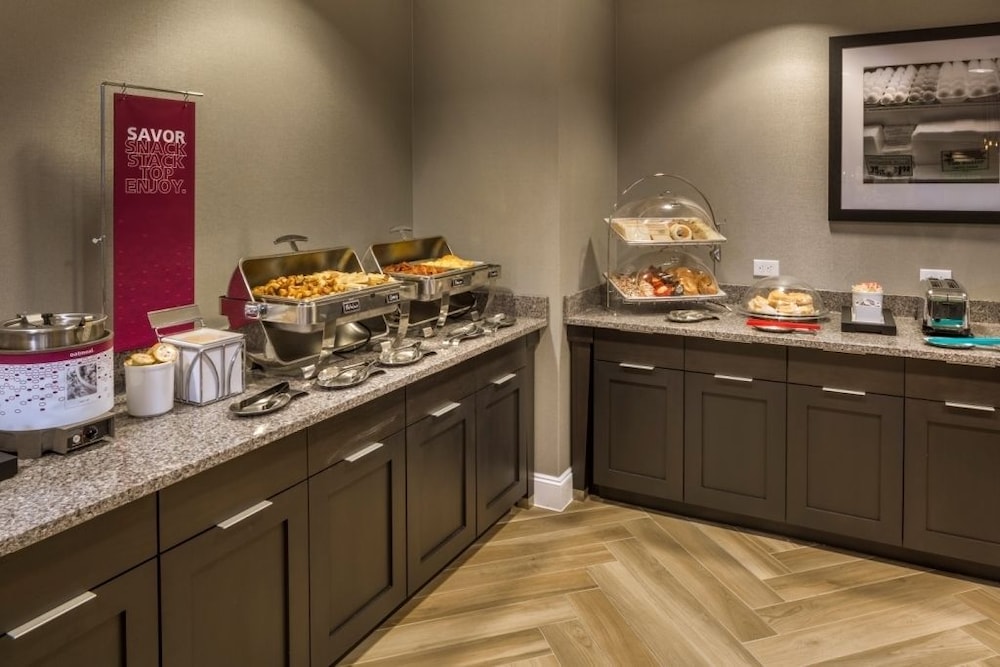 Hampton Inn & Suites Newport Cincinnati - photo 38
