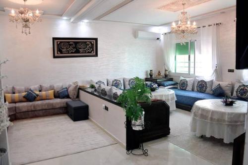 Appartement Azurite Traditionnel & spacieux — 4-Star Luxury Hotel in Fes, Morocco