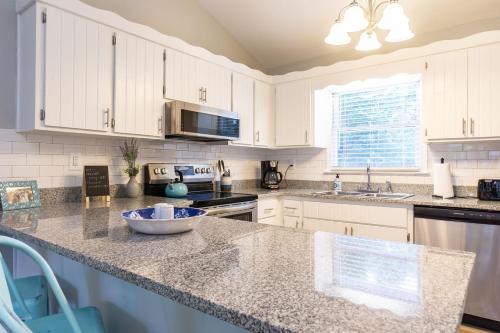 Nanas Nest by Oak Island Accommodations - photo 44