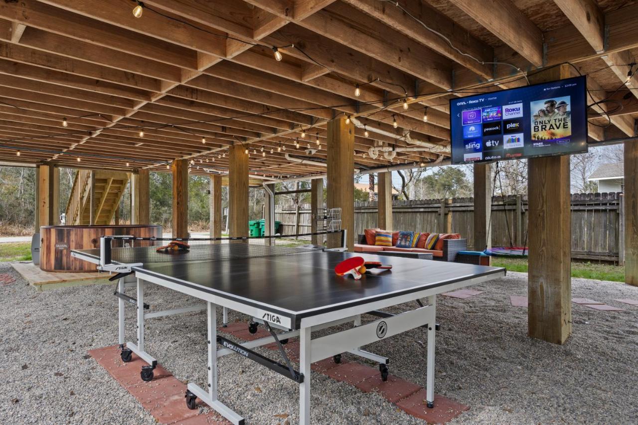 Waterfront Home with Pool Hot Tub and Game Area — 4-Star Luxury Hotel in Bay Saint Louis, United States