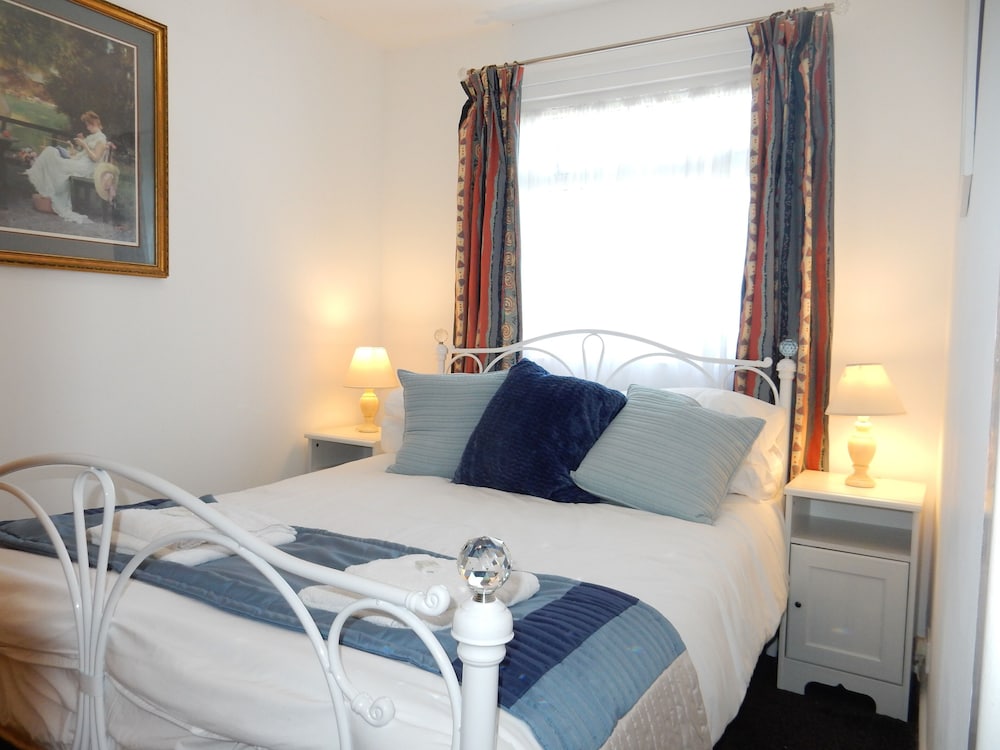 Hi De Hi Chalet 111 — 4-Star Luxury Hotel in Dartmouth, United Kingdom