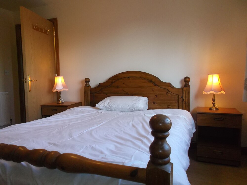 Enfield House And Cottages 9225956 — Worksop