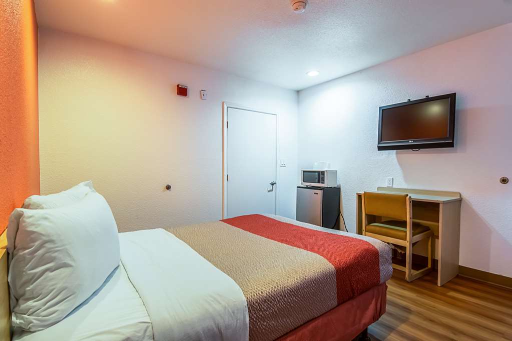 Motel 6 Bakersfield CA Airport - photo 10