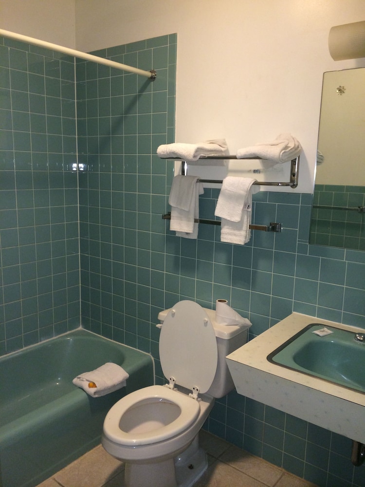 Rapids Inn and Suites - photo 37
