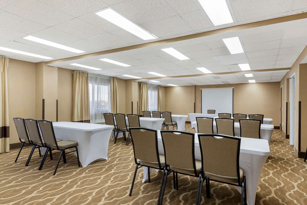 Comfort Inn & Suites near Robins Air Force Base Main Gate - photo 29