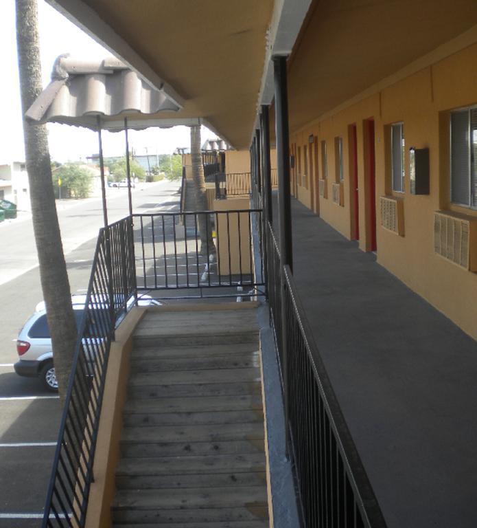 Payless Inn - photo 11