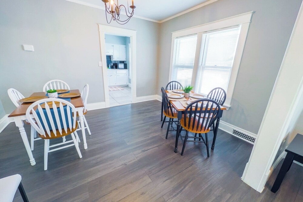 Cozy 3BR 1 bath in Niagara Falls — 4-Star Luxury Hotel in Niagara Falls, United States
