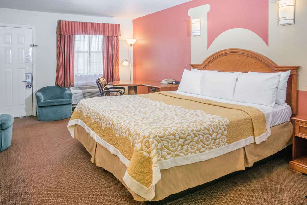 Days Inn by Wyndham Bastrop - photo 11