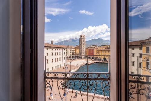 Casa la Torre the view on the lake — 4-Star Luxury Hotel in Riva Del Garda, Italy