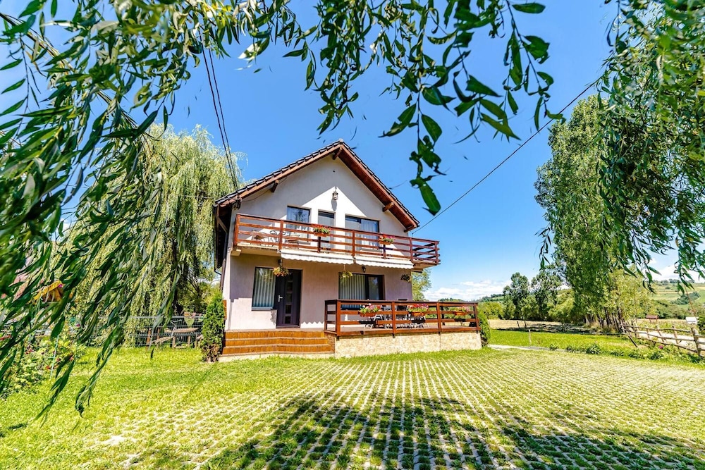 Casa Nitu — 4-Star Luxury Hotel in Intorsura Buzaului, Romania