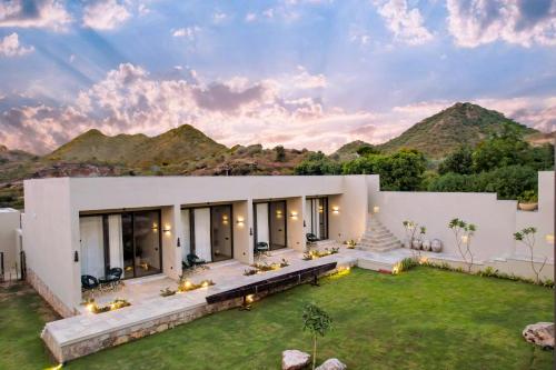 SaffronStays Villa Rohi — 4-Star Luxury Hotel in Udaipur, India