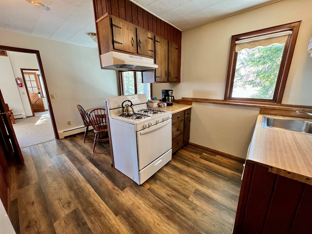 Thomsonite Beach Inn - photo 49