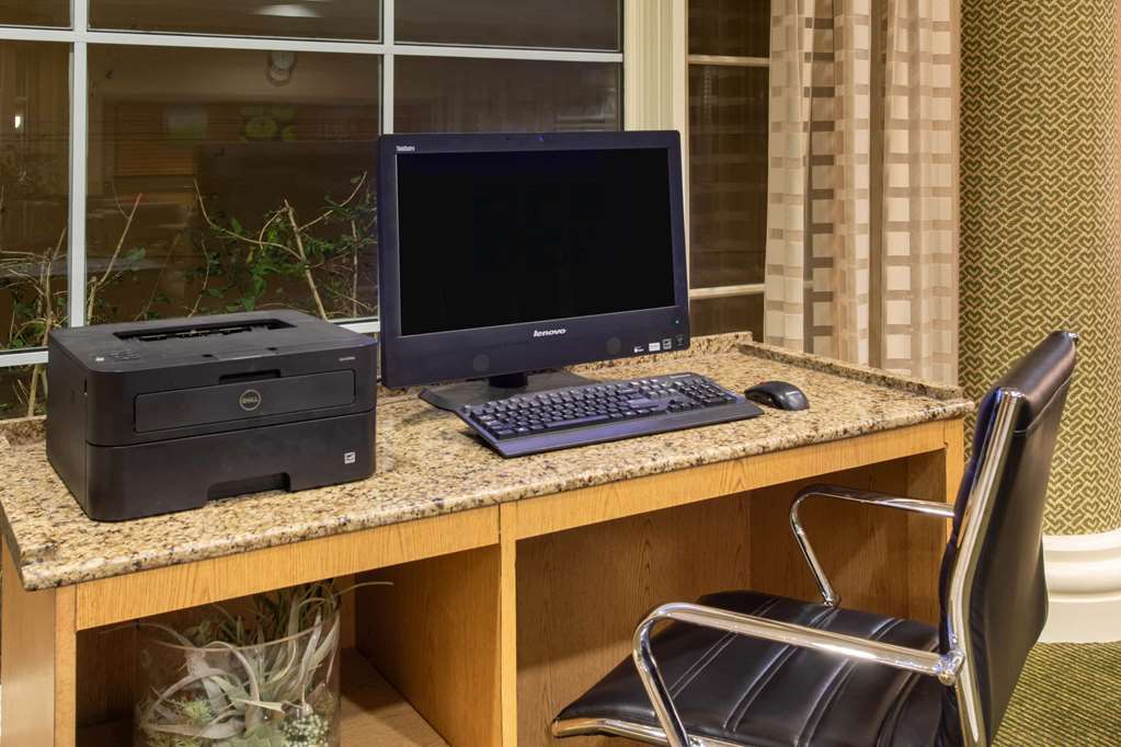 La Quinta Inn & Suites by Wyndham Denver Southwest Lakewood - photo 32