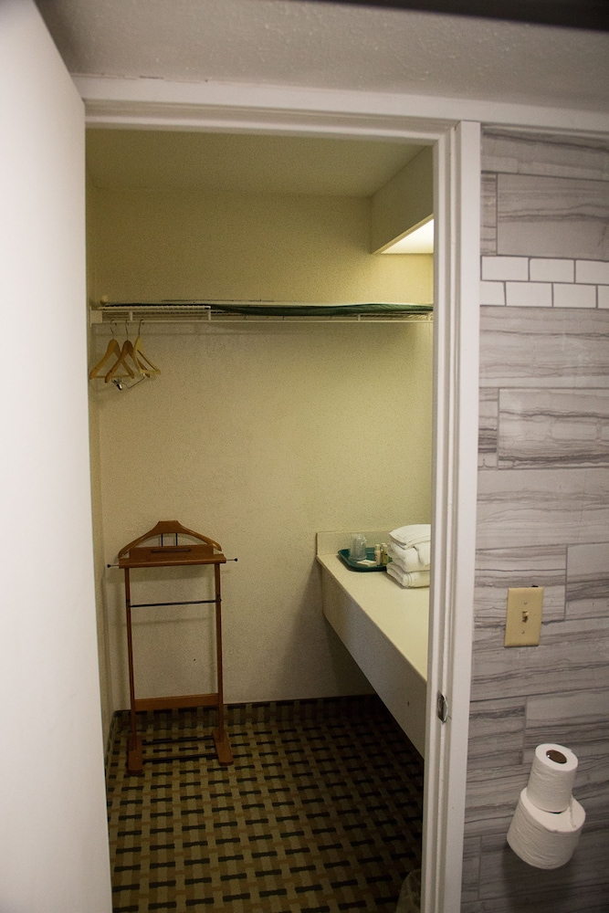 Cocomo Inn and Suites - photo 9
