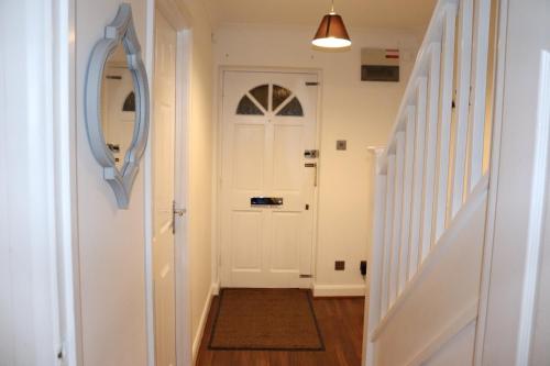 Dove's Place in historic Rochester with Parking — 4-Star Luxury Hotel in Strood, United Kingdom