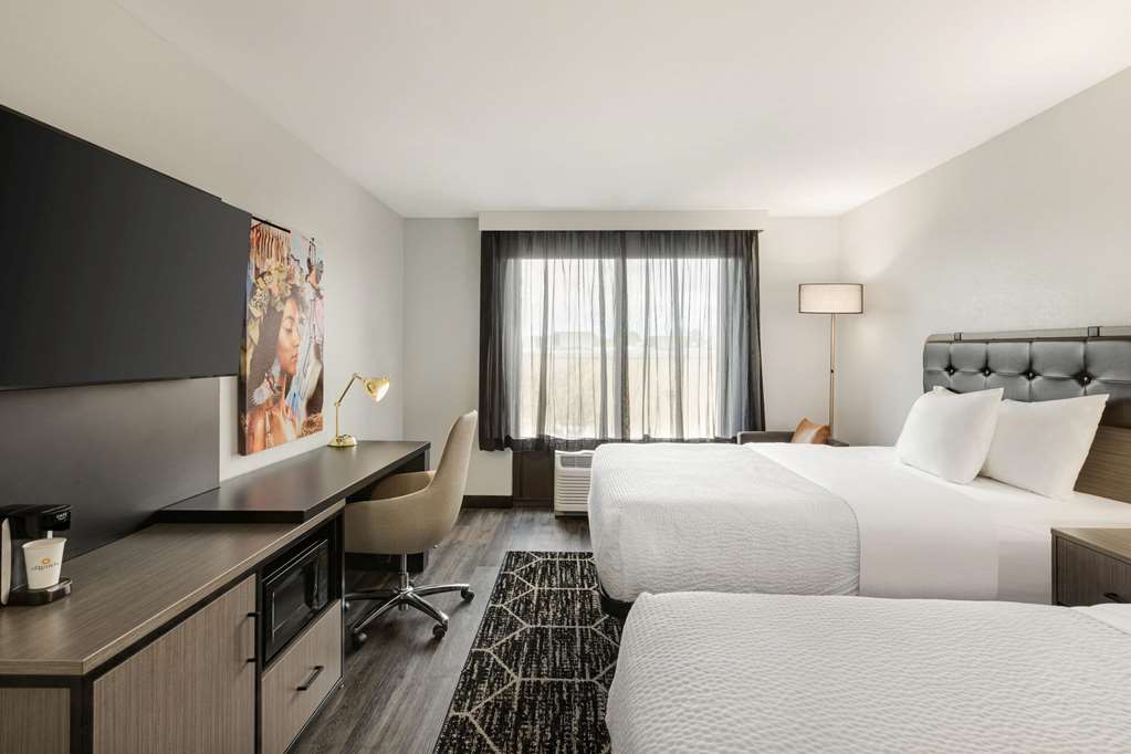 La Quinta Inn & Suites by Wyndham Dothan - photo 31