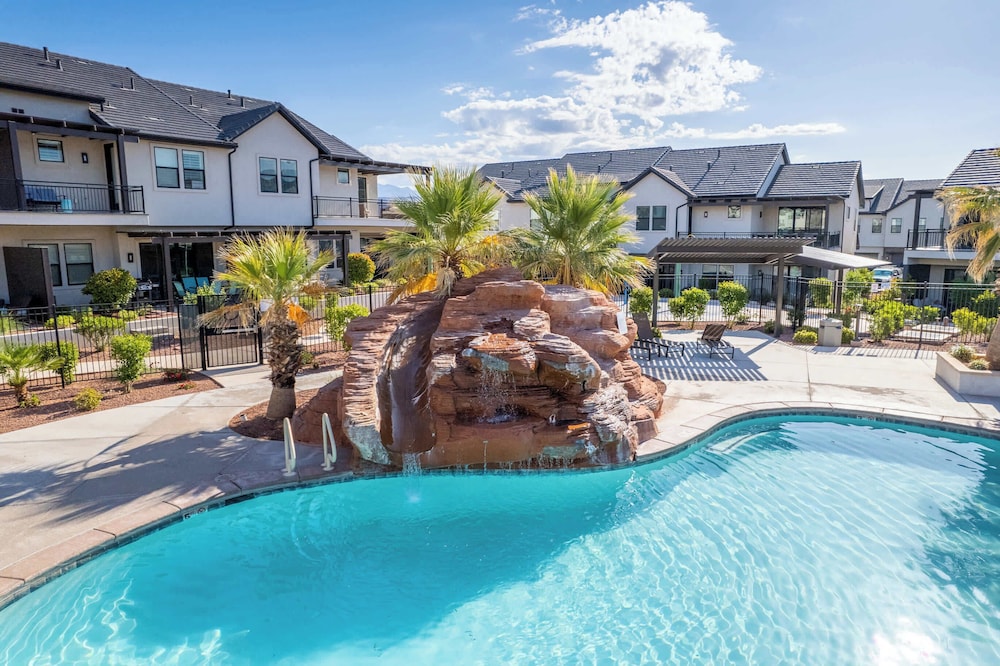 Coral Paradise Community Pool — hotel in Santa Clara