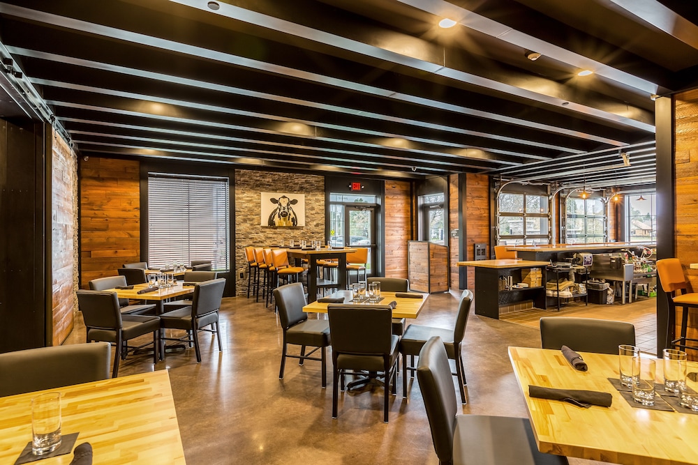 Cobblestone Hotel & Suites Hartford - photo 50