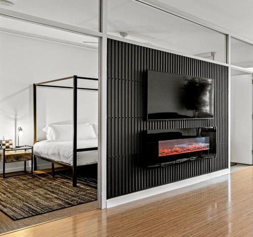 Modern Downtown Dallas City View High Rise Free Parking Pool Gym — 4-Star Luxury Hotel in Dallas, United States