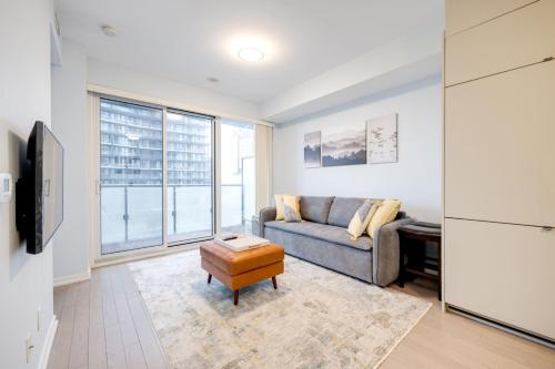Downtown Charm 2BR Retreat in Prime Location in Toronto, Canada
