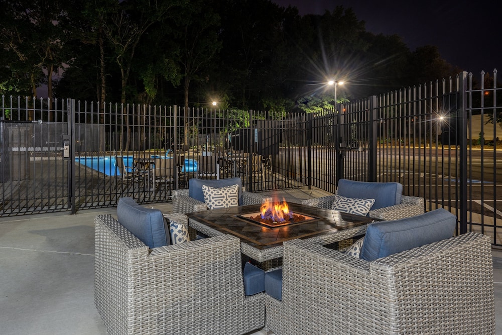 Holiday Inn Express & Suites Atlanta Airport NE Hapeville by IHG - photo 14