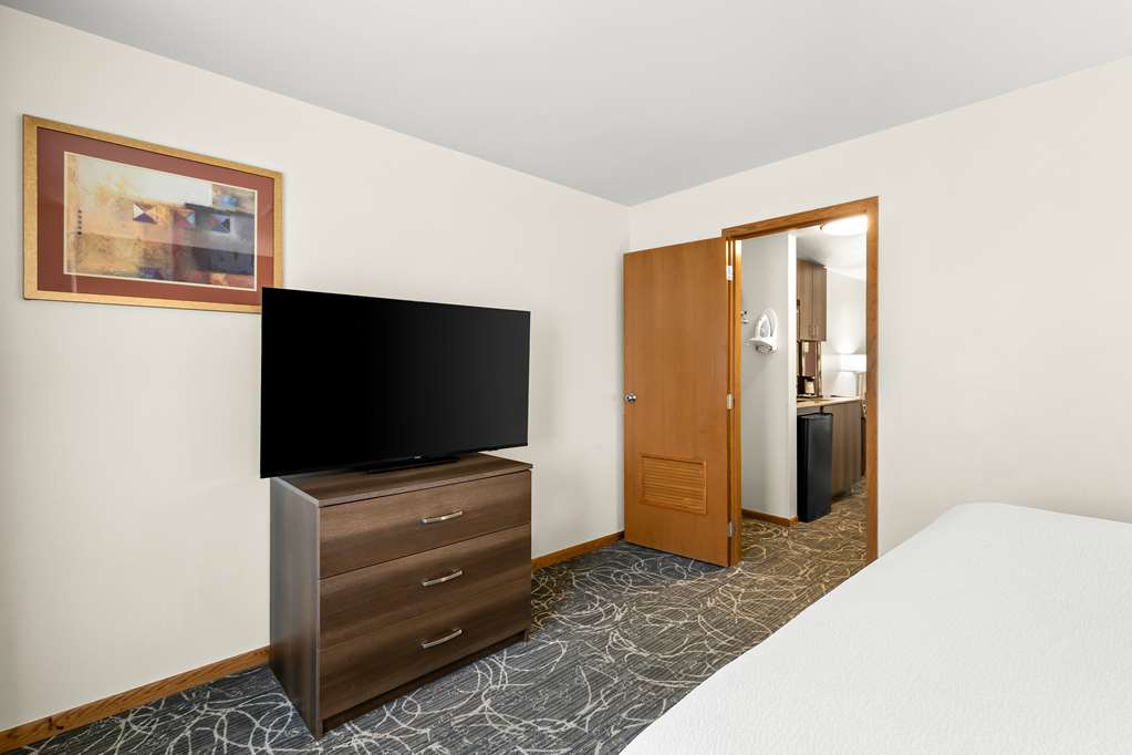 Best Western West Towne Suites - photo 41
