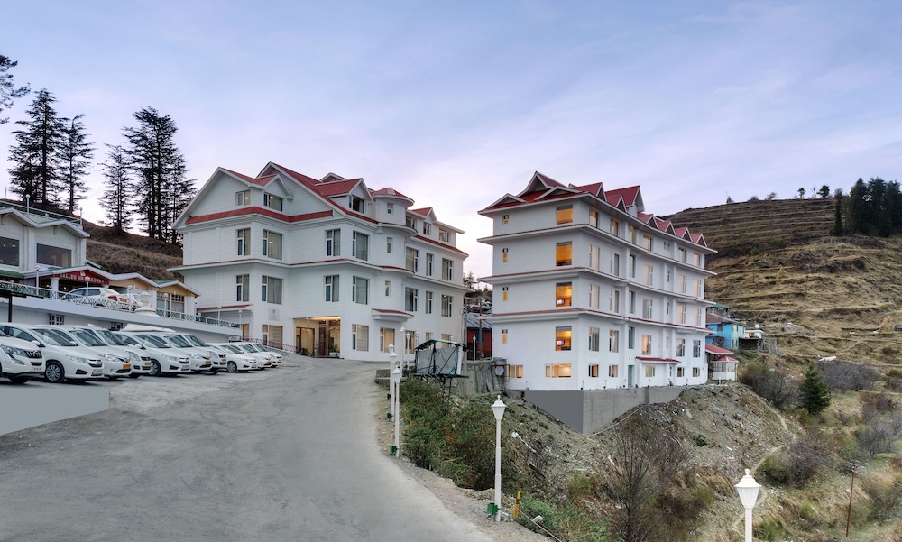 The Twin Towers Hotel New Kufri — Theog