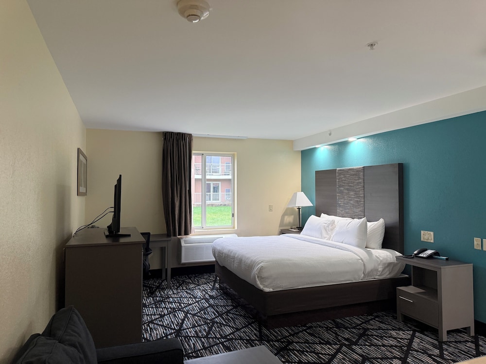 Plymouth Bay Inn and Suites - photo 5