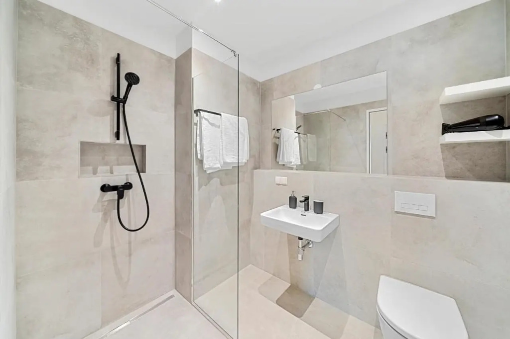 VibeStudio 405 Central Vienna 1090 50m2 Self Check In AC — 4-Star Luxury Hotel in Vienna, Austria