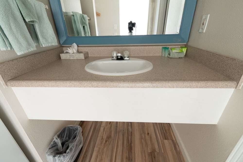 Ocean Villa Inn - photo 29