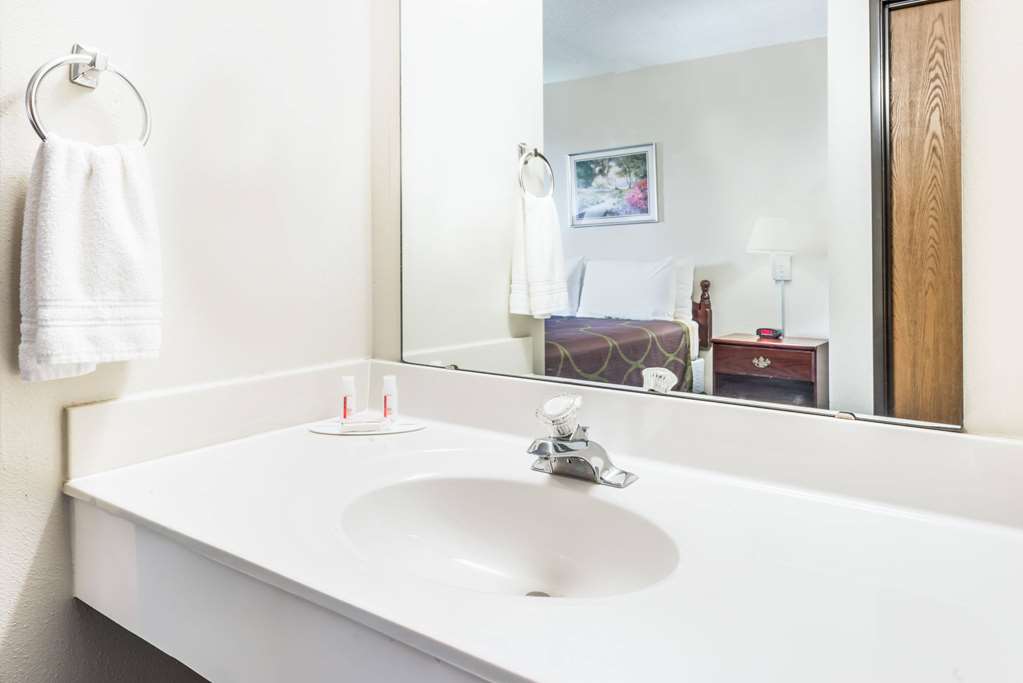 Super 8 by Wyndham Jerseyville - photo 8