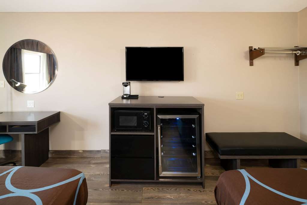 Super 8 by Wyndham Cleveland - photo 18