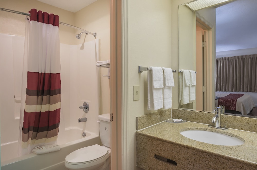 Red Roof Inn & Suites Scottsboro - photo 28