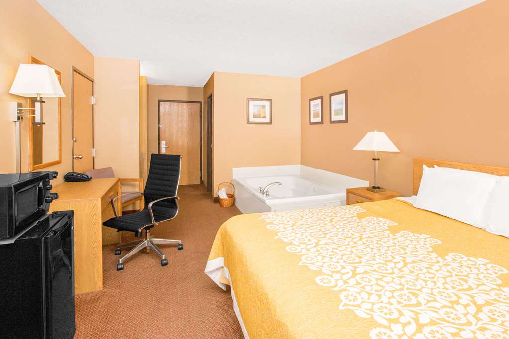 Days Inn by Wyndham Worthington - photo 13