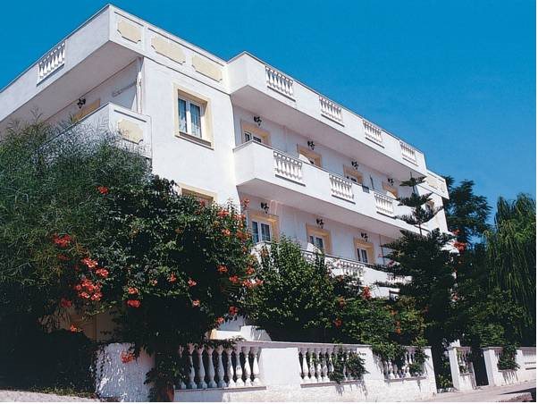Anastasia Elegant Studios Iii — 4-Star Luxury Hotel in Tolon, Greece