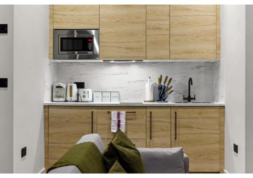 Charming 1BR Oasis in the Heart of Clapton Common — 4-Star Luxury Hotel in London, United Kingdom