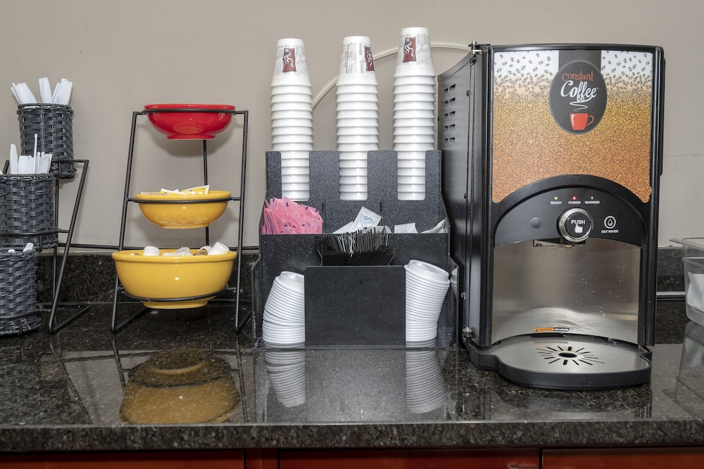 Red Roof Inn Raleigh North Crabtree Mall PNC Arena - photo 3