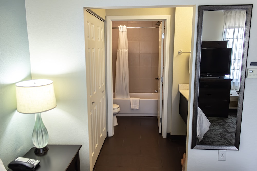 Staybridge Suites Minot by IHG - photo 35