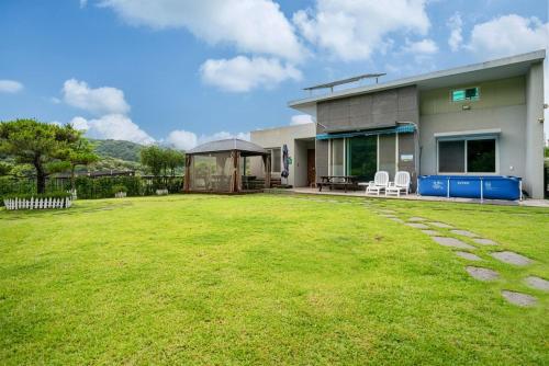 Yeoncheon Happy Dog Pension — 4-Star Luxury Hotel in Yeoncheon, South Korea