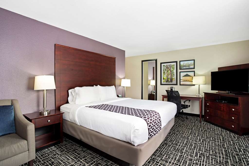 La Quinta Inn & Suites by Wyndham Denver Aurora Medical - photo 22