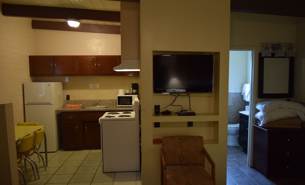 Stanlunds Inn And Suites - photo 16