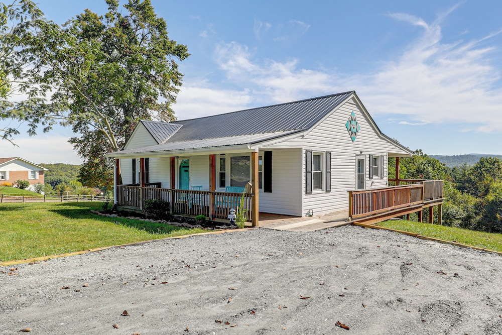 Expansive Yard Beautiful Views Sparta Getaway — Sparta
