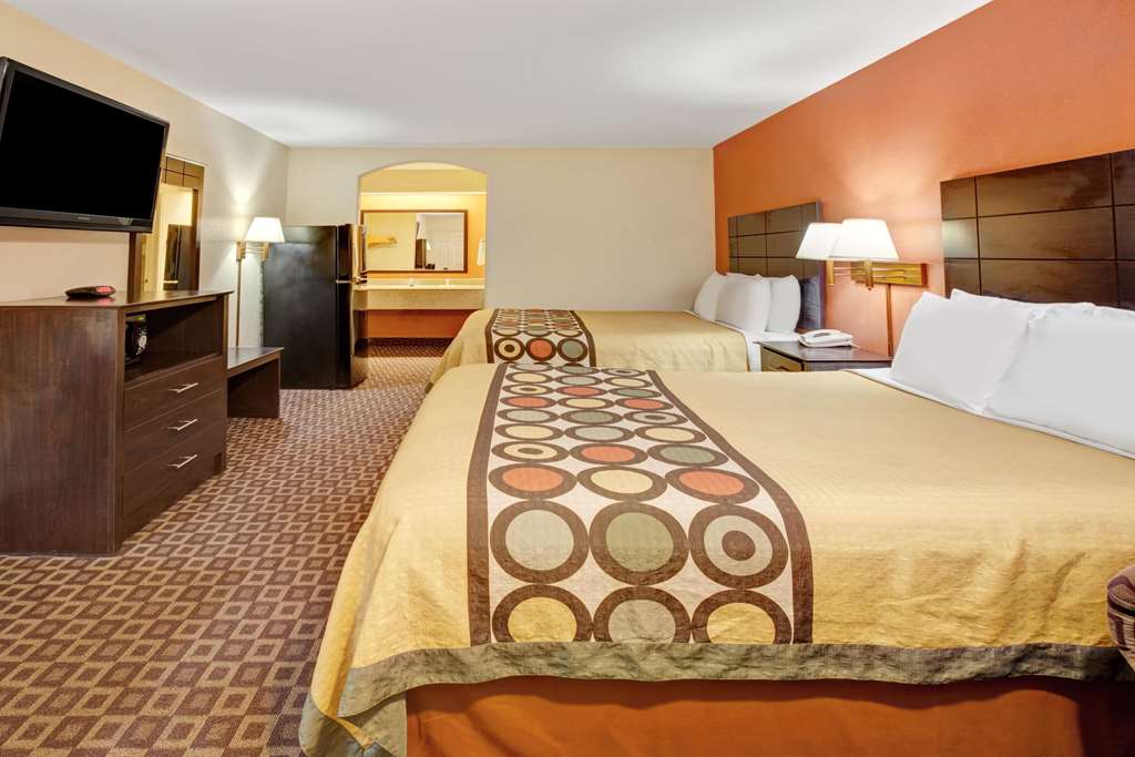 Super 8 by Wyndham Mont Belvieu Baytown East - photo 4