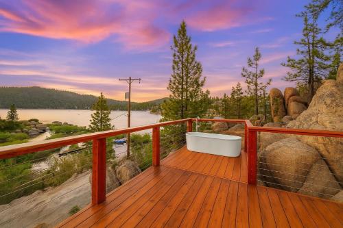 Luxe Lakefront with Hot Tub Fire Pit Game Room Boat Dock — 4-Star Luxury Hotel in Big Bear Lake, United States